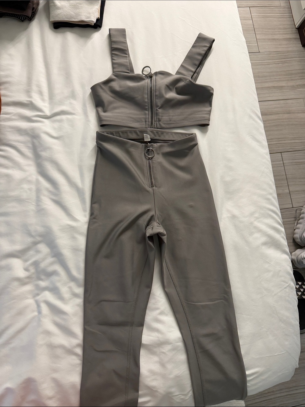 ALO Yoga Taupe Gray Zip-Front Legging & Crop Top Set